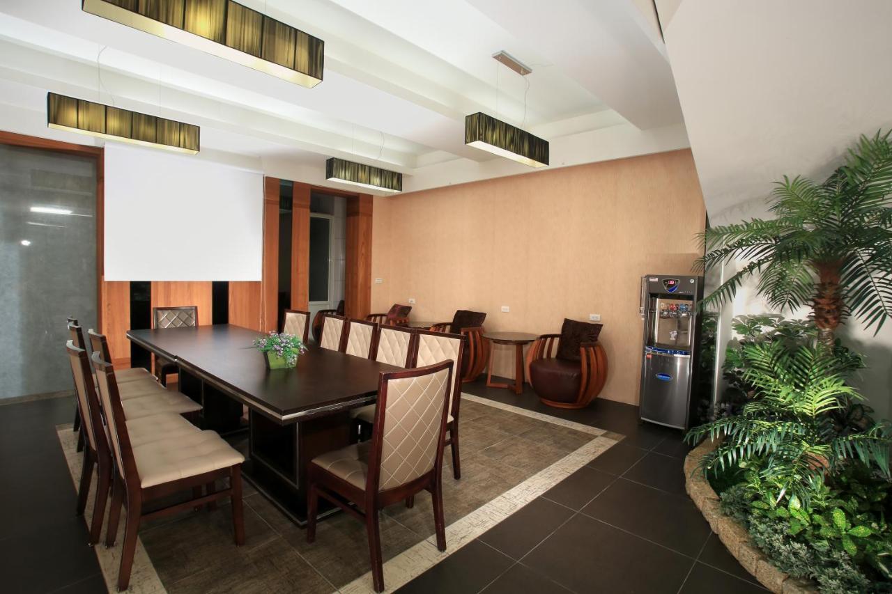 Spring Fountain Hotel Джиаоси Екстериор снимка