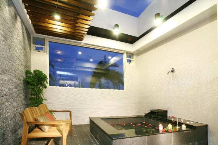Spring Fountain Hotel Джиаоси Екстериор снимка