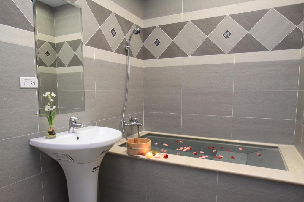 Spring Fountain Hotel Джиаоси Стая снимка
