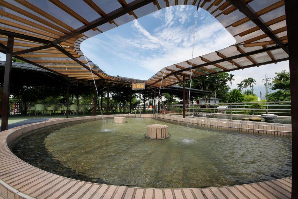 Spring Fountain Hotel Джиаоси Екстериор снимка